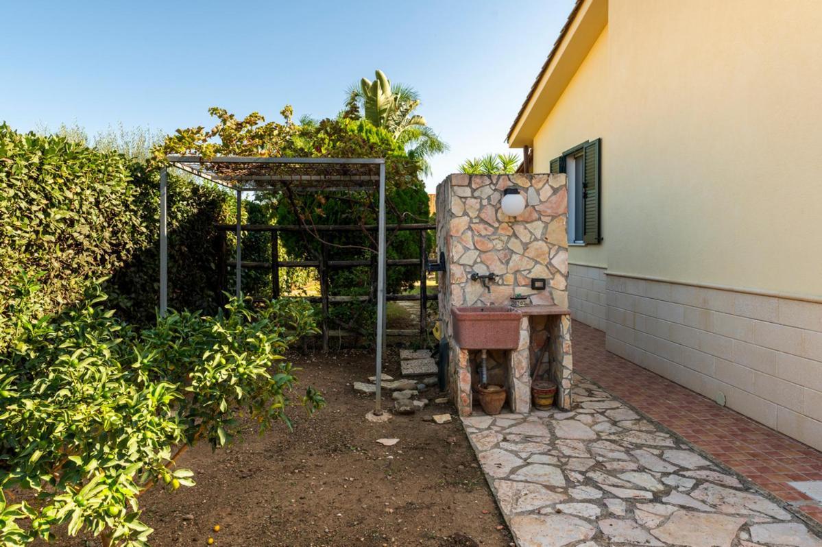Villa Plumeria Campofelice Di Roccella Exterior foto